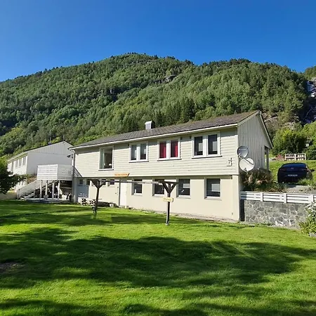 Gjestgiverier Trolltunga Odda