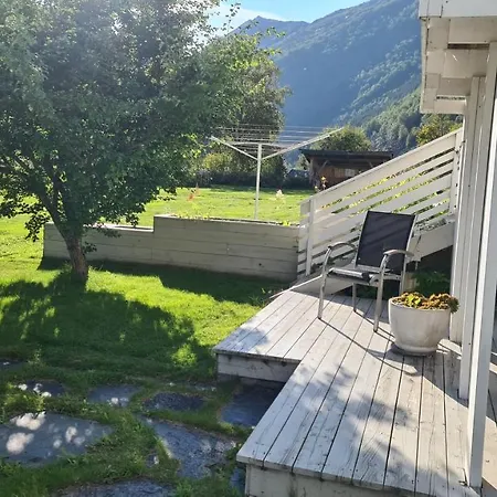 Gjestgiverier Trolltunga Odda